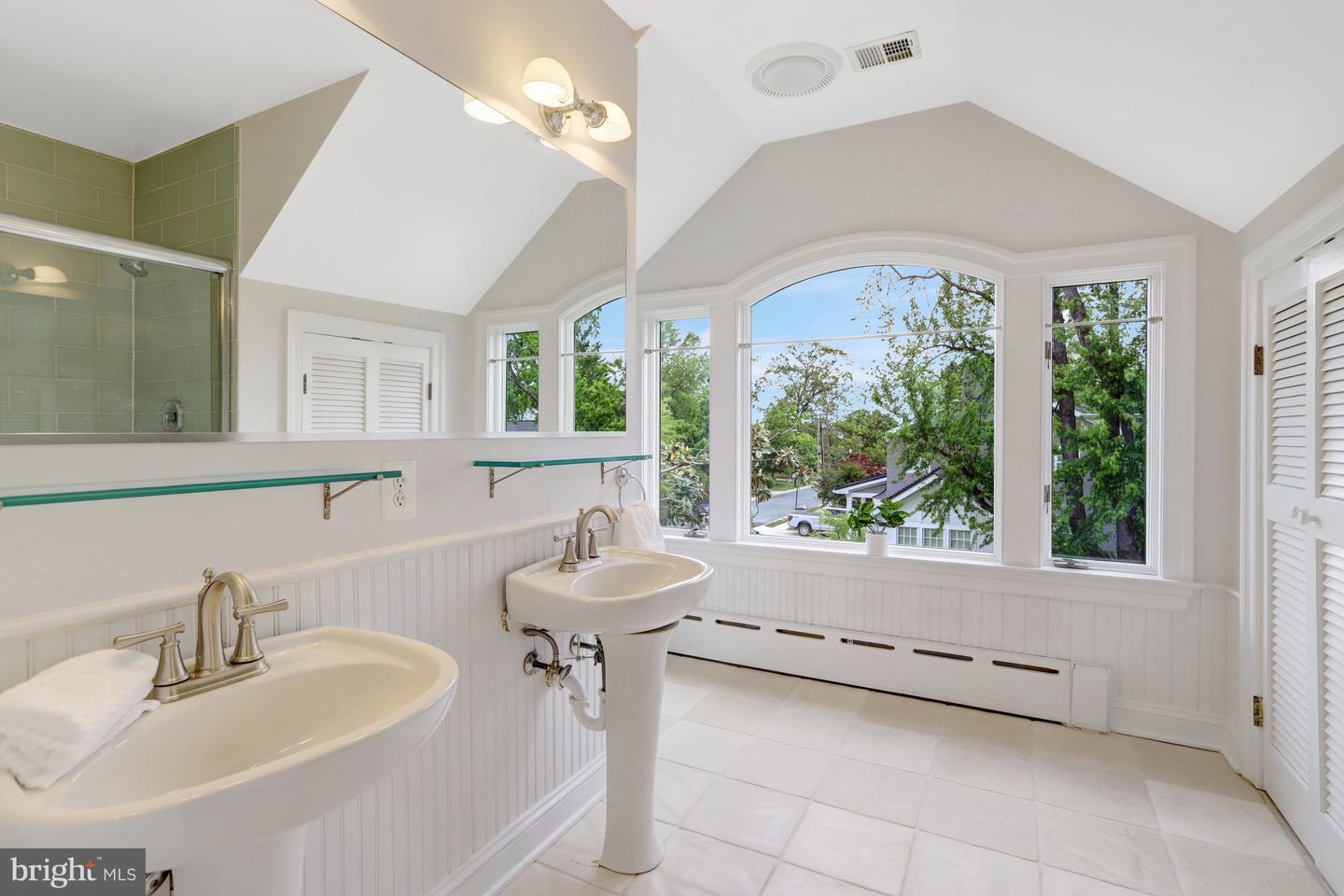 3002 2ND ST N, ARLINGTON, Virginia 22201, 4 Bedrooms Bedrooms, ,5 BathroomsBathrooms,Residential,For sale,3002 2ND ST N,VAAR2056712 MLS # VAAR2056712