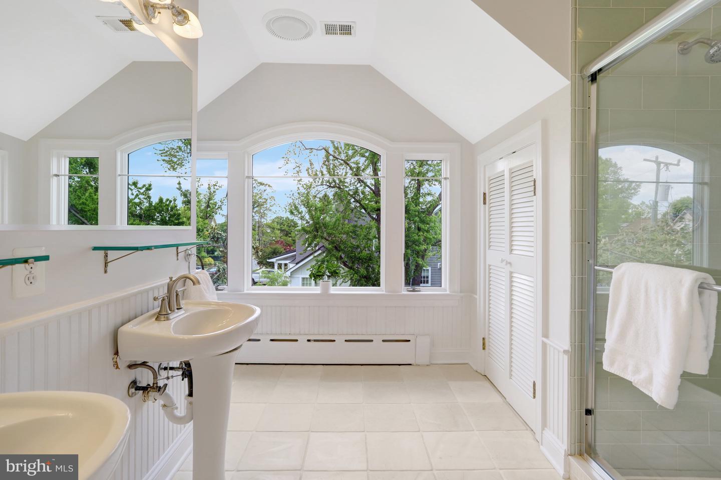 3002 2ND ST N, ARLINGTON, Virginia 22201, 4 Bedrooms Bedrooms, ,5 BathroomsBathrooms,Residential,For sale,3002 2ND ST N,VAAR2056712 MLS # VAAR2056712