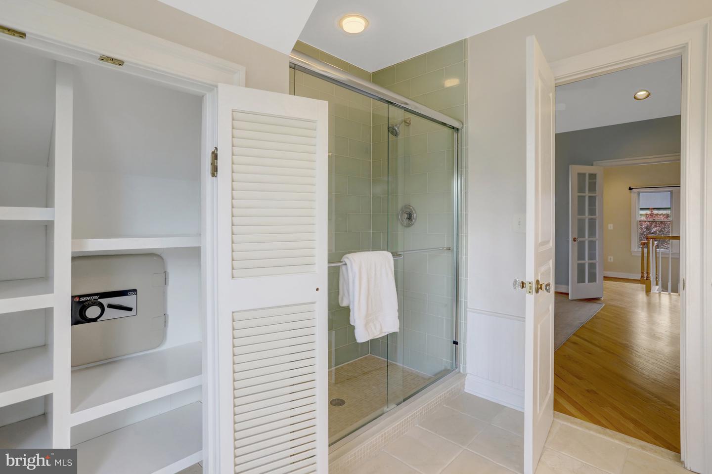 3002 2ND ST N, ARLINGTON, Virginia 22201, 4 Bedrooms Bedrooms, ,5 BathroomsBathrooms,Residential,For sale,3002 2ND ST N,VAAR2056712 MLS # VAAR2056712
