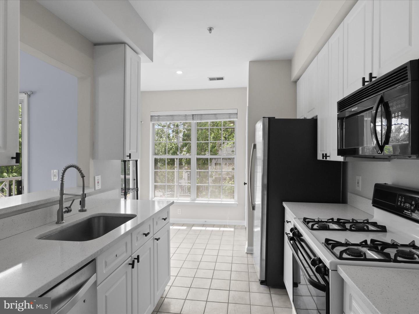 5982 FOUNDERS HILL CT #201, ALEXANDRIA, Virginia 22310, 2 Bedrooms Bedrooms, ,2 BathroomsBathrooms,Residential,For sale,5982 FOUNDERS HILL CT #201,VAFX2237404 MLS # VAFX2237404