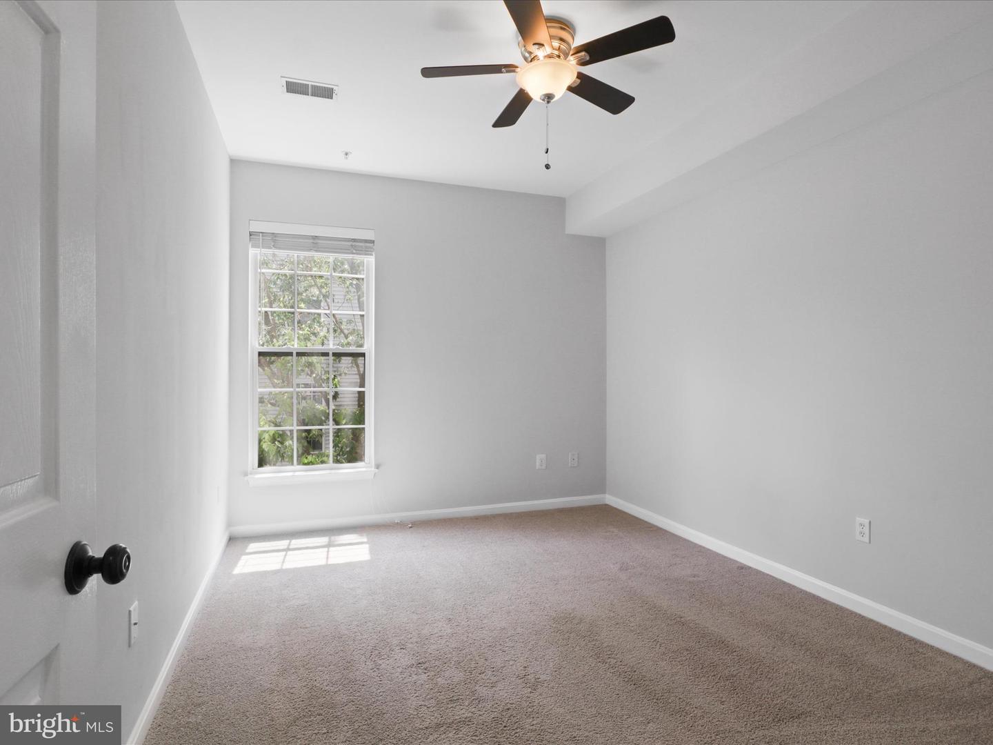 5982 FOUNDERS HILL CT #201, ALEXANDRIA, Virginia 22310, 2 Bedrooms Bedrooms, ,2 BathroomsBathrooms,Residential,For sale,5982 FOUNDERS HILL CT #201,VAFX2237404 MLS # VAFX2237404