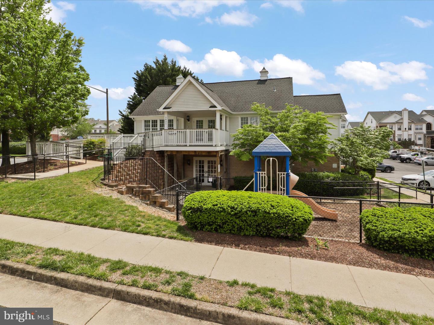 5982 FOUNDERS HILL CT #201, ALEXANDRIA, Virginia 22310, 2 Bedrooms Bedrooms, ,2 BathroomsBathrooms,Residential,For sale,5982 FOUNDERS HILL CT #201,VAFX2237404 MLS # VAFX2237404
