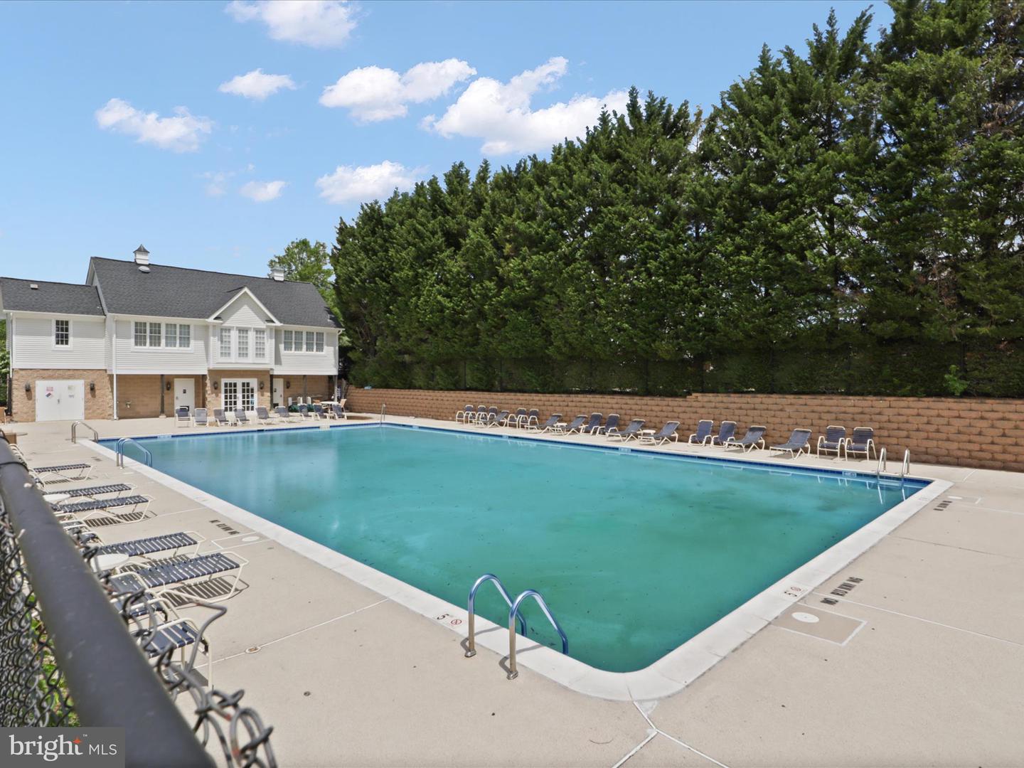5982 FOUNDERS HILL CT #201, ALEXANDRIA, Virginia 22310, 2 Bedrooms Bedrooms, ,2 BathroomsBathrooms,Residential,For sale,5982 FOUNDERS HILL CT #201,VAFX2237404 MLS # VAFX2237404
