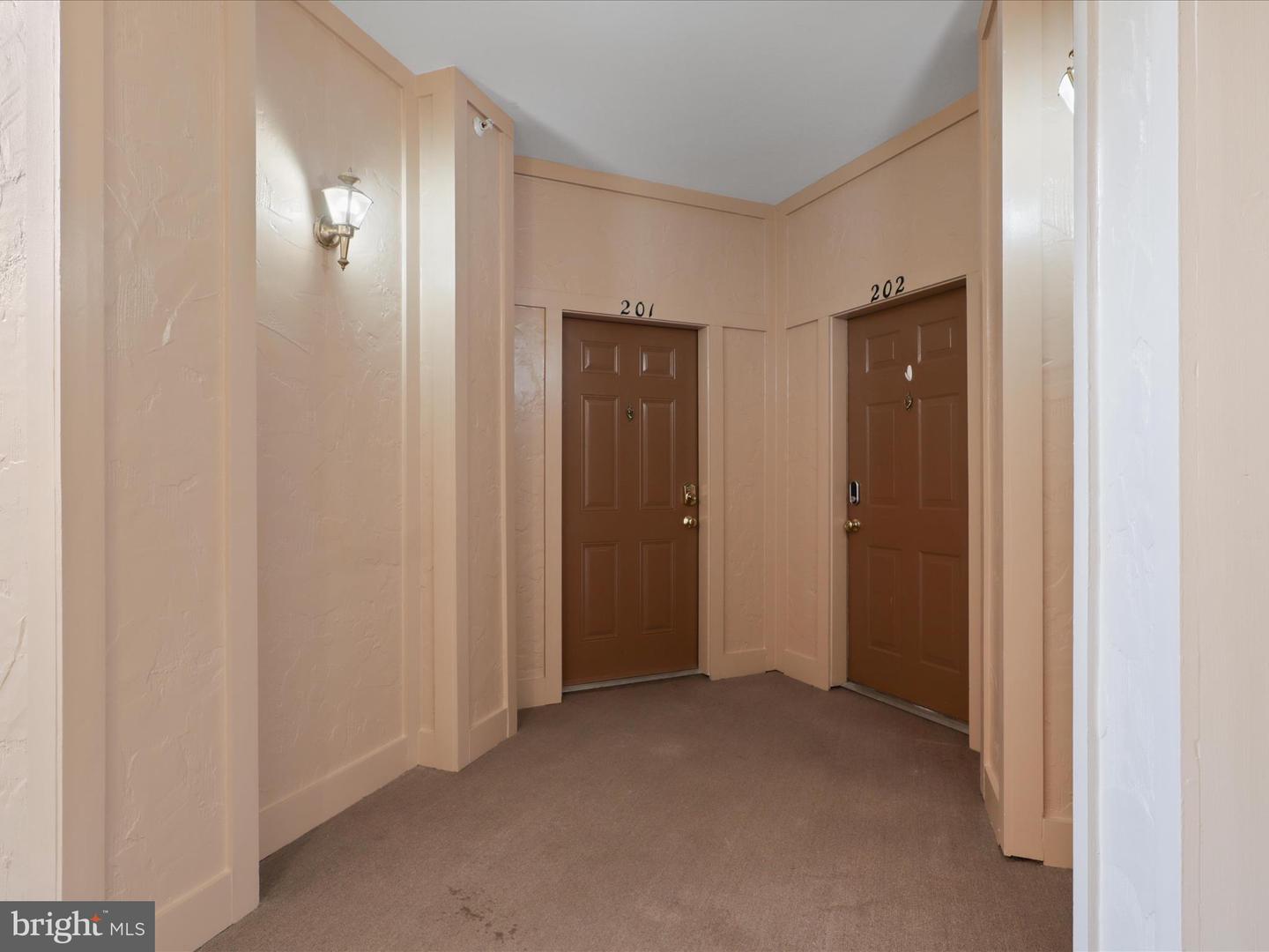5982 FOUNDERS HILL CT #201, ALEXANDRIA, Virginia 22310, 2 Bedrooms Bedrooms, ,2 BathroomsBathrooms,Residential,For sale,5982 FOUNDERS HILL CT #201,VAFX2237404 MLS # VAFX2237404