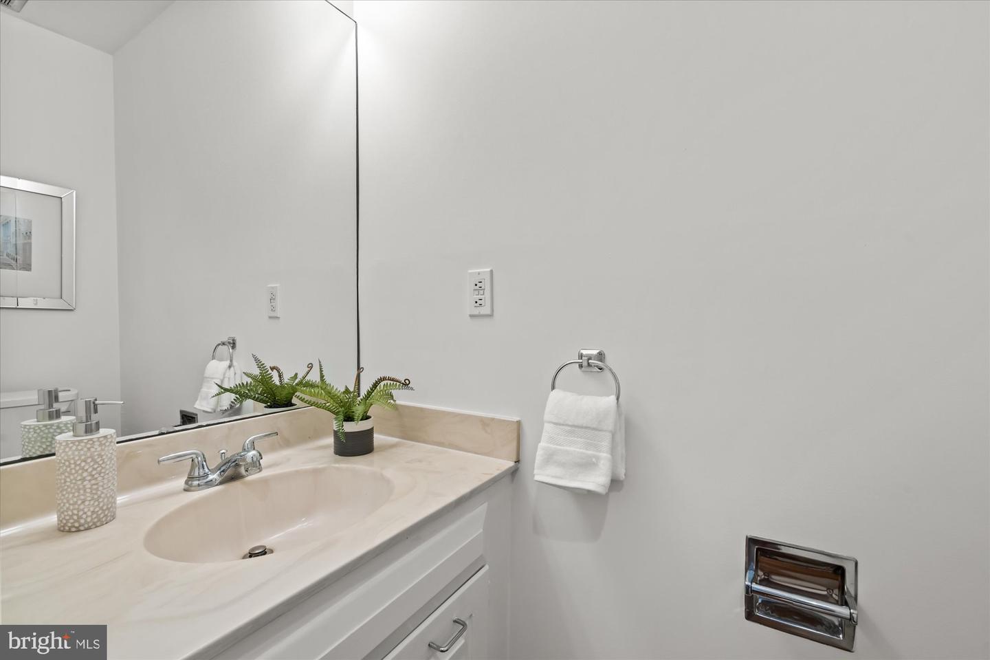 3233 ELLICOTT ST NW, WASHINGTON, District Of Columbia 20008, 5 Bedrooms Bedrooms, ,2 BathroomsBathrooms,Residential,For sale,3233 ELLICOTT ST NW,DCDC2198080 MLS # DCDC2198080