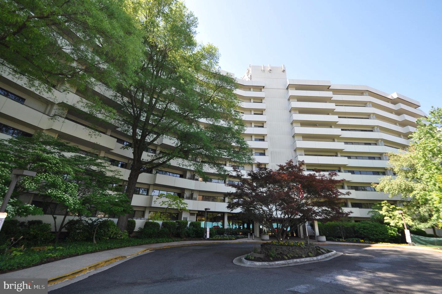 5300 COLUMBIA PIKE #807, ARLINGTON, Virginia 22204, 2 Bedrooms Bedrooms, ,2 BathroomsBathrooms,Residential,For sale,5300 COLUMBIA PIKE #807,VAAR2056796 MLS # VAAR2056796