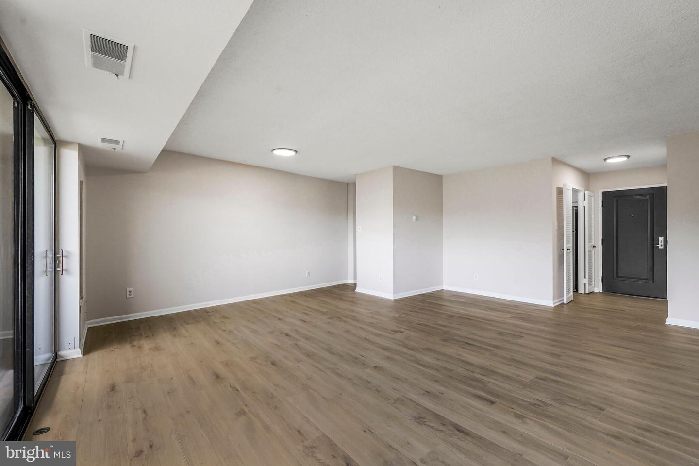 5300 COLUMBIA PIKE #807, ARLINGTON, Virginia 22204, 2 Bedrooms Bedrooms, ,2 BathroomsBathrooms,Residential,For sale,5300 COLUMBIA PIKE #807,VAAR2056796 MLS # VAAR2056796