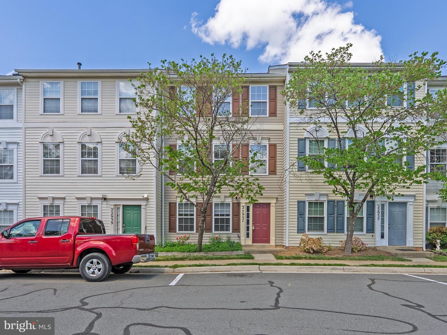 22937 WHITEHALL TER, STERLING, Virginia 20166, 4 Bedrooms Bedrooms, ,3 BathroomsBathrooms,Residential,For sale,22937 WHITEHALL TER,VALO2095172 MLS # VALO2095172