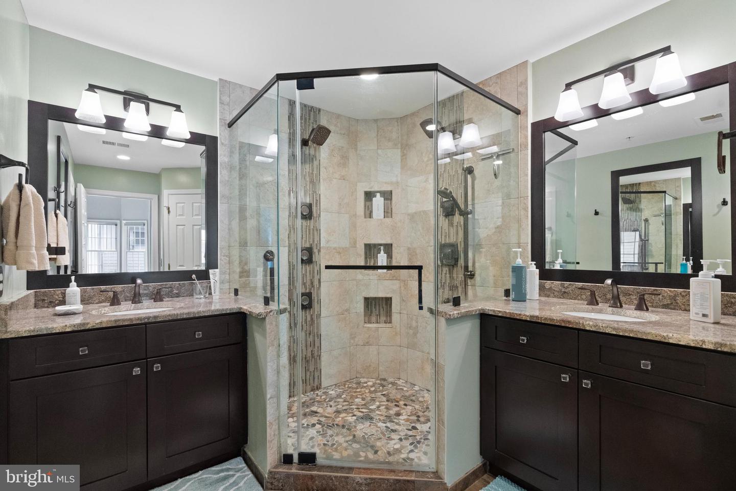 8878 ASHGROVE HOUSE LN, VIENNA, Virginia 22182, 3 Bedrooms Bedrooms, ,3 BathroomsBathrooms,Residential,For sale,8878 ASHGROVE HOUSE LN,VAFX2237858 MLS # VAFX2237858