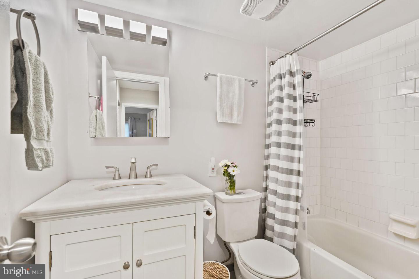 1108 N RANDOLPH ST, ARLINGTON, Virginia 22201, 2 Bedrooms Bedrooms, ,2 BathroomsBathrooms,Residential,For sale,1108 N RANDOLPH ST,VAAR2056928 MLS # VAAR2056928