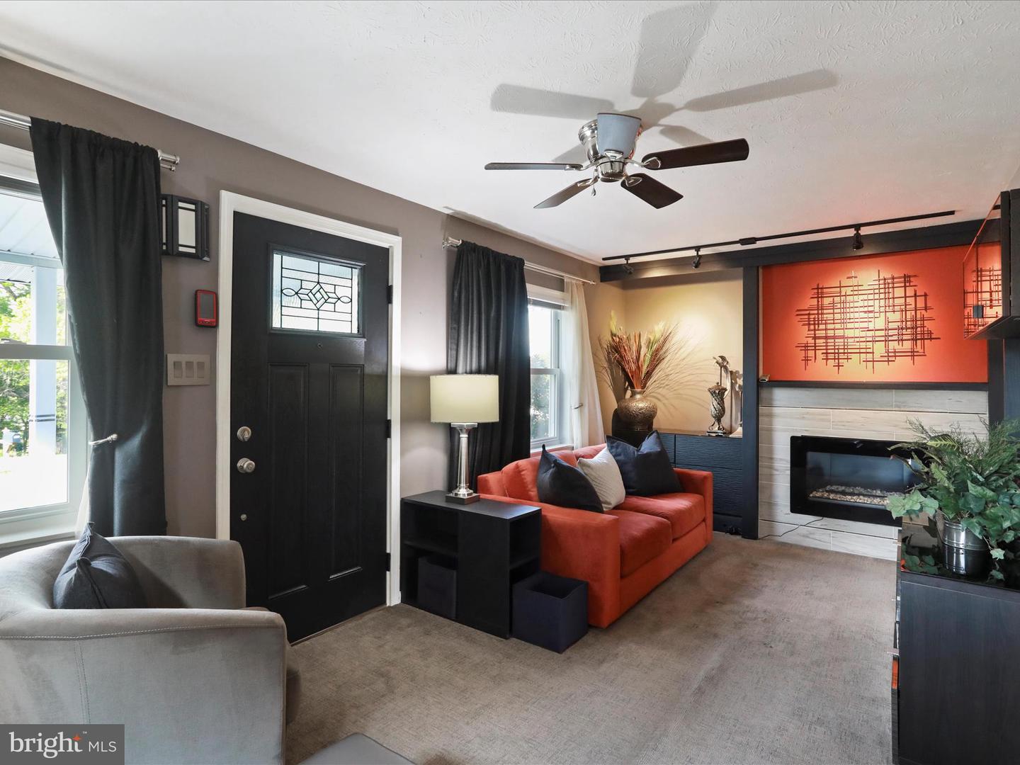 727 W 15TH ST, FRONT ROYAL, Virginia 22630, 1 Bedroom Bedrooms, 4 Rooms Rooms,1 BathroomBathrooms,Residential,For sale,727 W 15TH ST,VAWR2011054 MLS # VAWR2011054