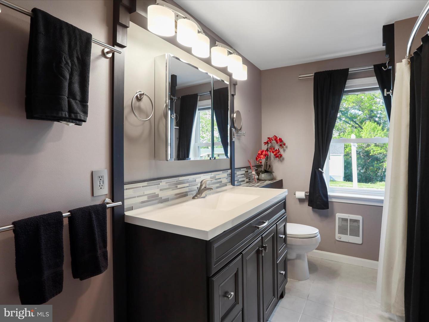 727 W 15TH ST, FRONT ROYAL, Virginia 22630, 1 Bedroom Bedrooms, 4 Rooms Rooms,1 BathroomBathrooms,Residential,For sale,727 W 15TH ST,VAWR2011054 MLS # VAWR2011054