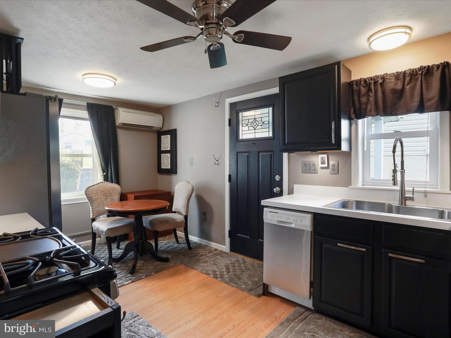 727 W 15TH ST, FRONT ROYAL, Virginia 22630, 1 Bedroom Bedrooms, 4 Rooms Rooms,1 BathroomBathrooms,Residential,For sale,727 W 15TH ST,VAWR2011054 MLS # VAWR2011054