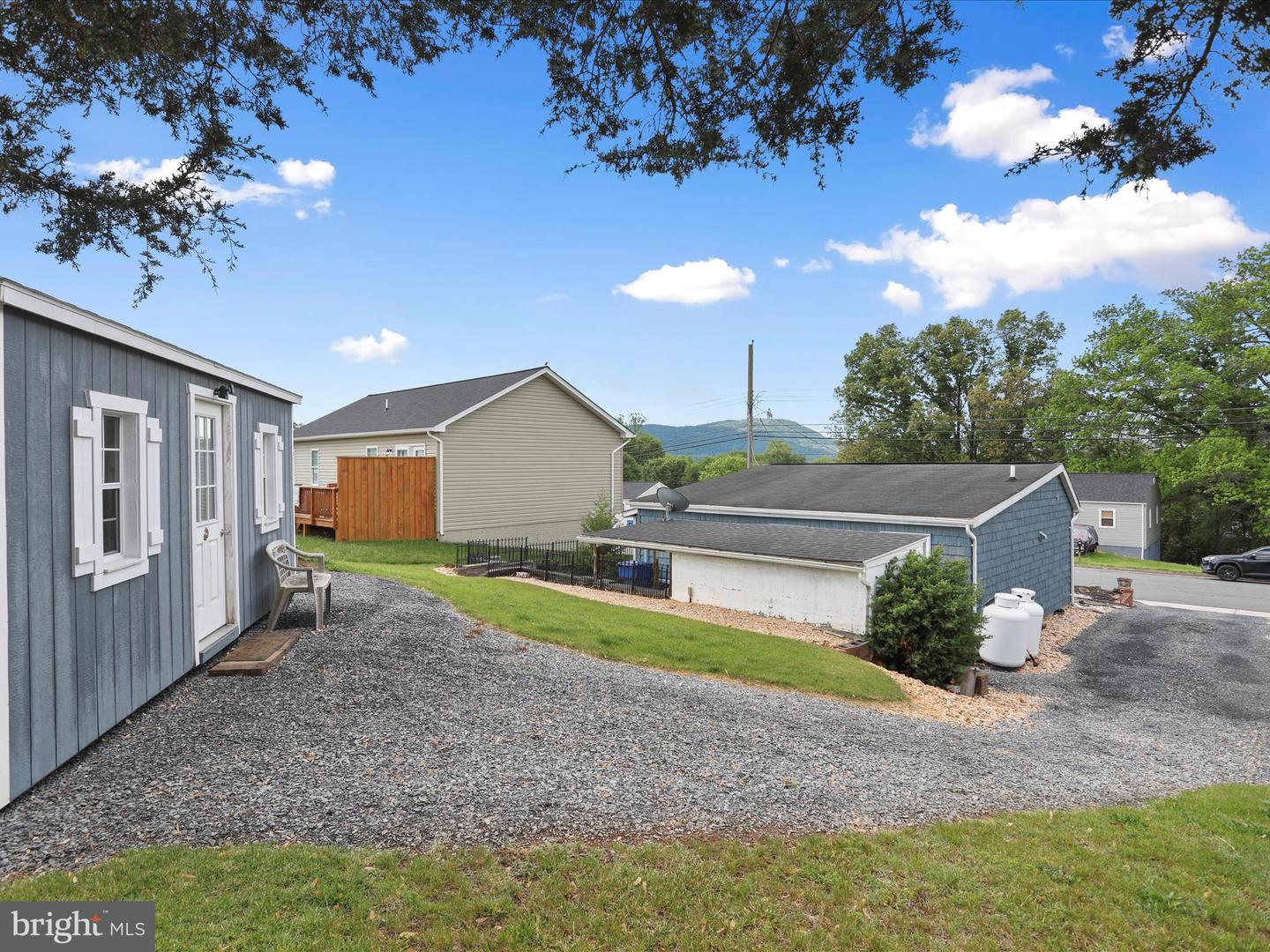 727 W 15TH ST, FRONT ROYAL, Virginia 22630, 1 Bedroom Bedrooms, 4 Rooms Rooms,1 BathroomBathrooms,Residential,For sale,727 W 15TH ST,VAWR2011054 MLS # VAWR2011054
