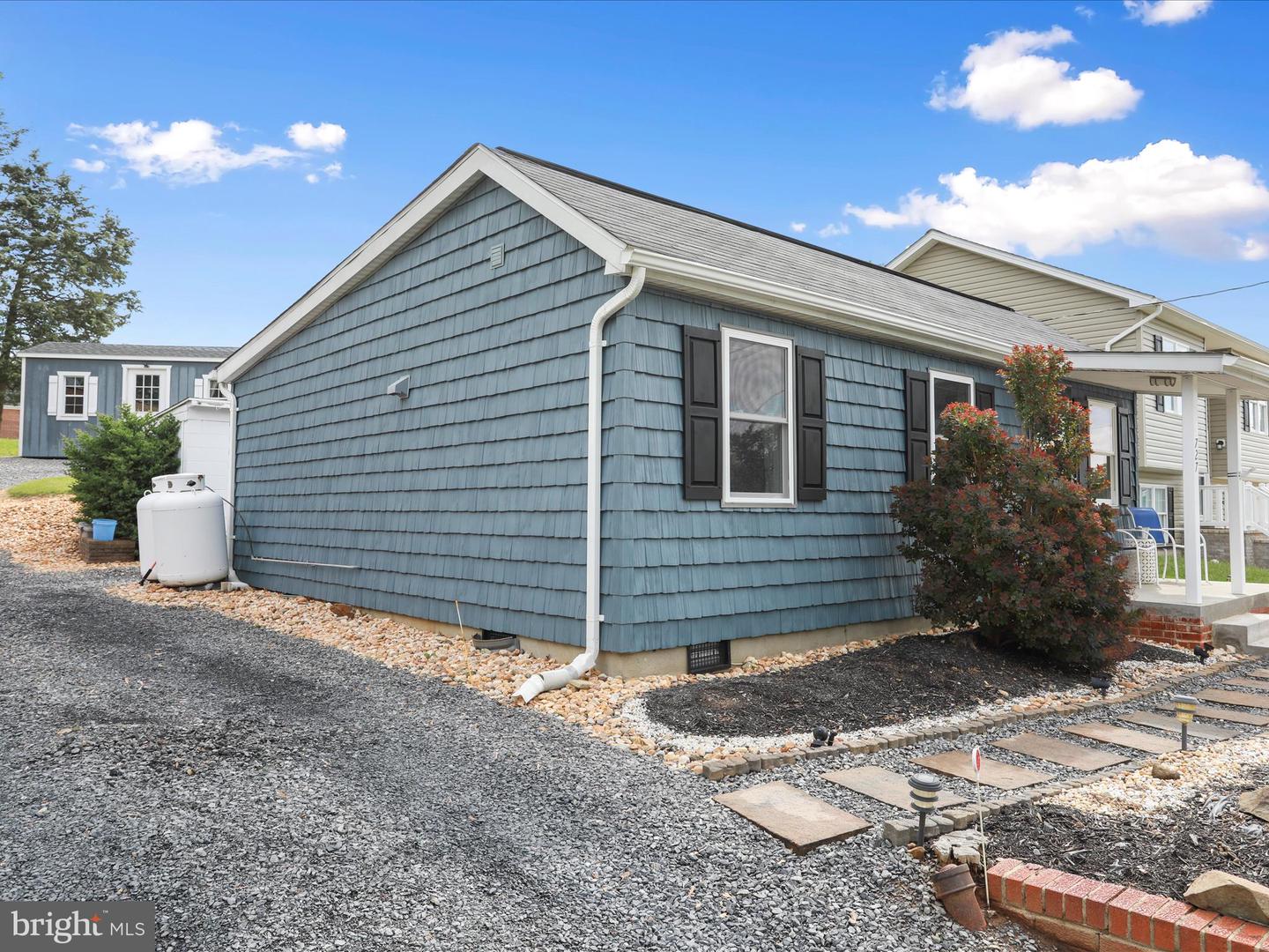727 W 15TH ST, FRONT ROYAL, Virginia 22630, 1 Bedroom Bedrooms, 4 Rooms Rooms,1 BathroomBathrooms,Residential,For sale,727 W 15TH ST,VAWR2011054 MLS # VAWR2011054
