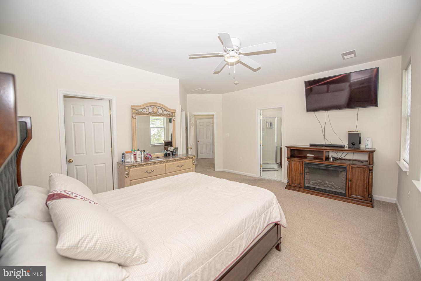 17601 MARBURY ST, ROUND HILL, Virginia 20141, 5 Bedrooms Bedrooms, ,4 BathroomsBathrooms,Residential,For sale,17601 MARBURY ST,VALO2095446 MLS # VALO2095446