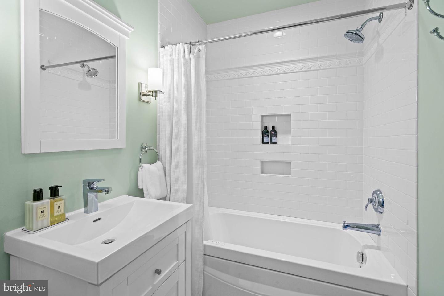 3101 HIGHLAND PL NW, WASHINGTON, District Of Columbia 20008, 6 Bedrooms Bedrooms, ,4 BathroomsBathrooms,Residential,For sale,3101 HIGHLAND PL NW,DCDC2198946 MLS # DCDC2198946