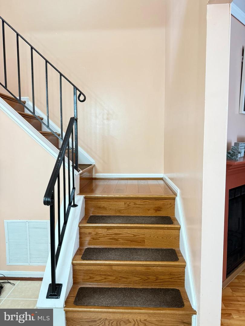 15574 TRAVERSER CT, WOODBRIDGE, Virginia 22193, 3 Bedrooms Bedrooms, ,2 BathroomsBathrooms,Residential,For sale,15574 TRAVERSER CT,VAPW2093904 MLS # VAPW2093904