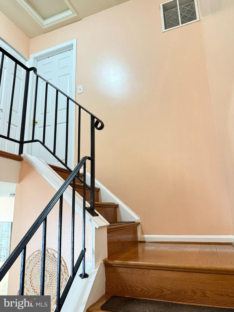 15574 TRAVERSER CT, WOODBRIDGE, Virginia 22193, 3 Bedrooms Bedrooms, ,2 BathroomsBathrooms,Residential,For sale,15574 TRAVERSER CT,VAPW2093904 MLS # VAPW2093904