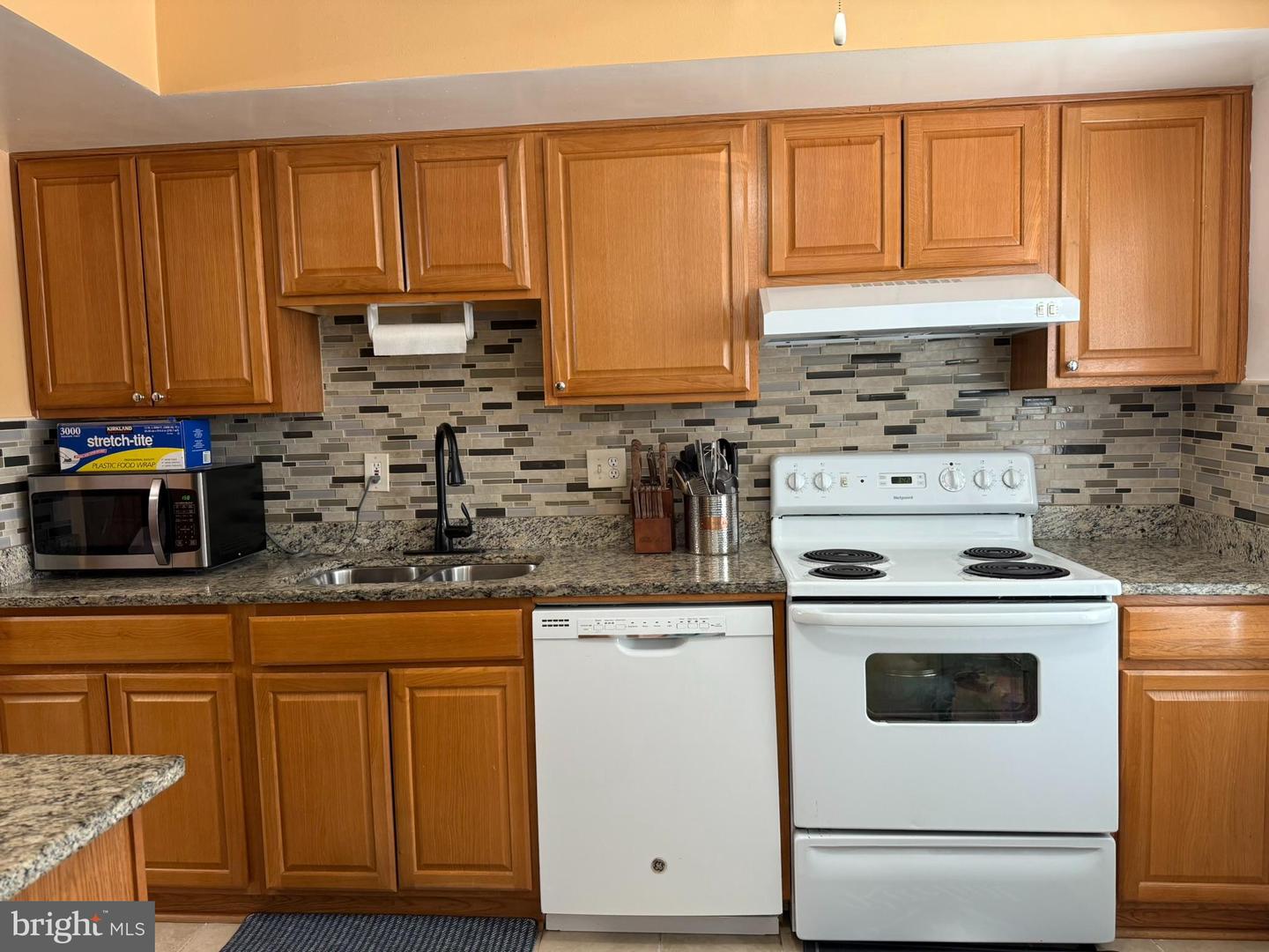 15574 TRAVERSER CT, WOODBRIDGE, Virginia 22193, 3 Bedrooms Bedrooms, ,2 BathroomsBathrooms,Residential,For sale,15574 TRAVERSER CT,VAPW2093904 MLS # VAPW2093904