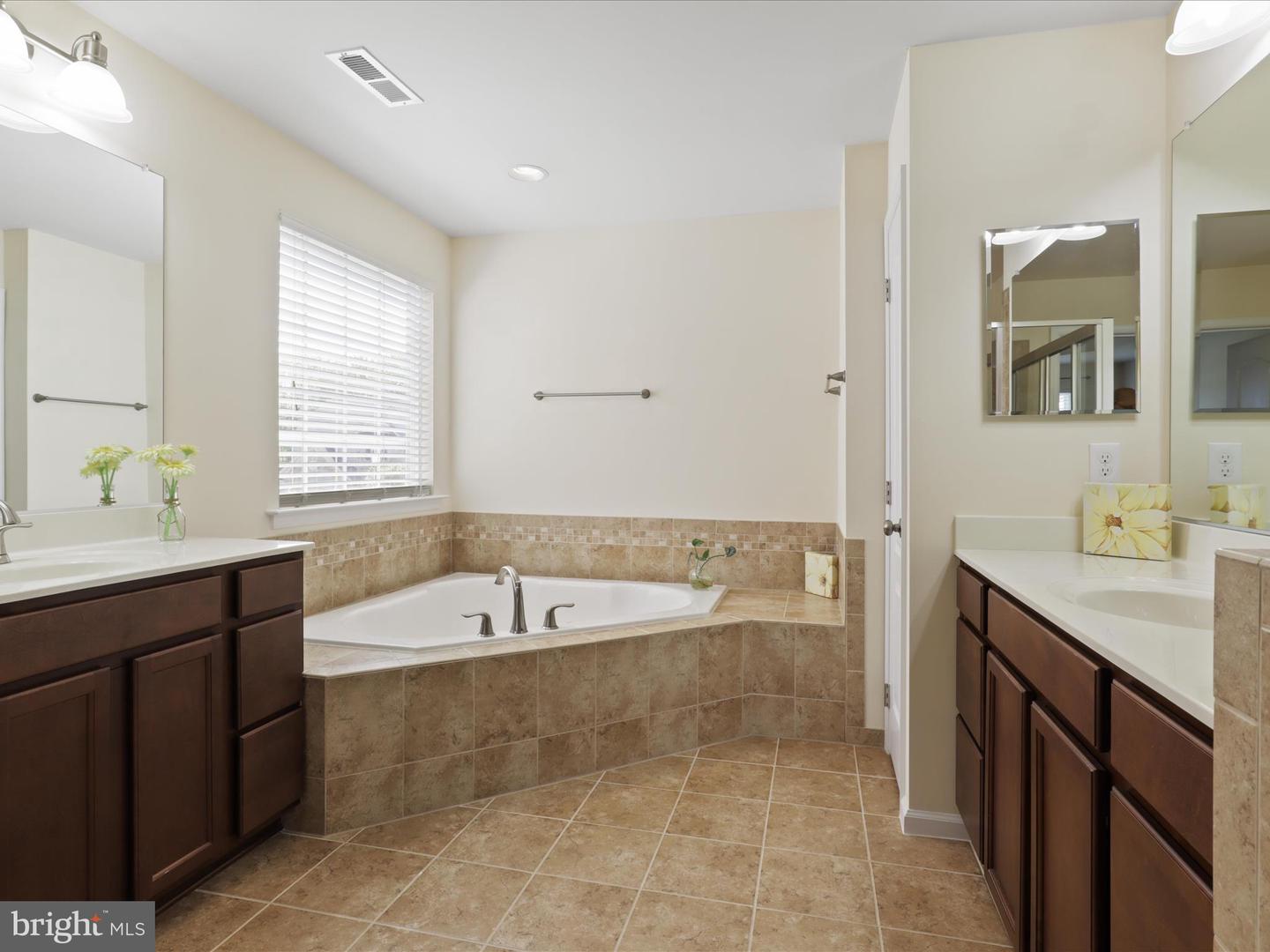 13848 BARRYMORE CT, GAINESVILLE, Virginia 20155, 4 Bedrooms Bedrooms, ,3 BathroomsBathrooms,Residential,For sale,13848 BARRYMORE CT,VAPW2093912 MLS # VAPW2093912