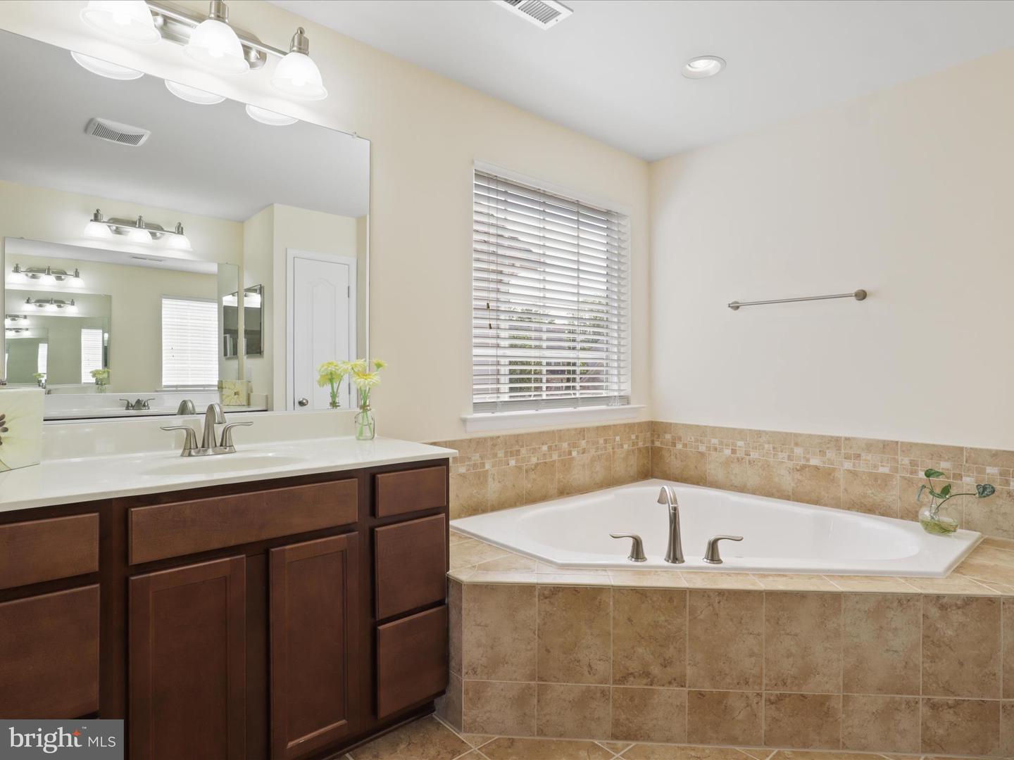 13848 BARRYMORE CT, GAINESVILLE, Virginia 20155, 4 Bedrooms Bedrooms, ,3 BathroomsBathrooms,Residential,For sale,13848 BARRYMORE CT,VAPW2093912 MLS # VAPW2093912