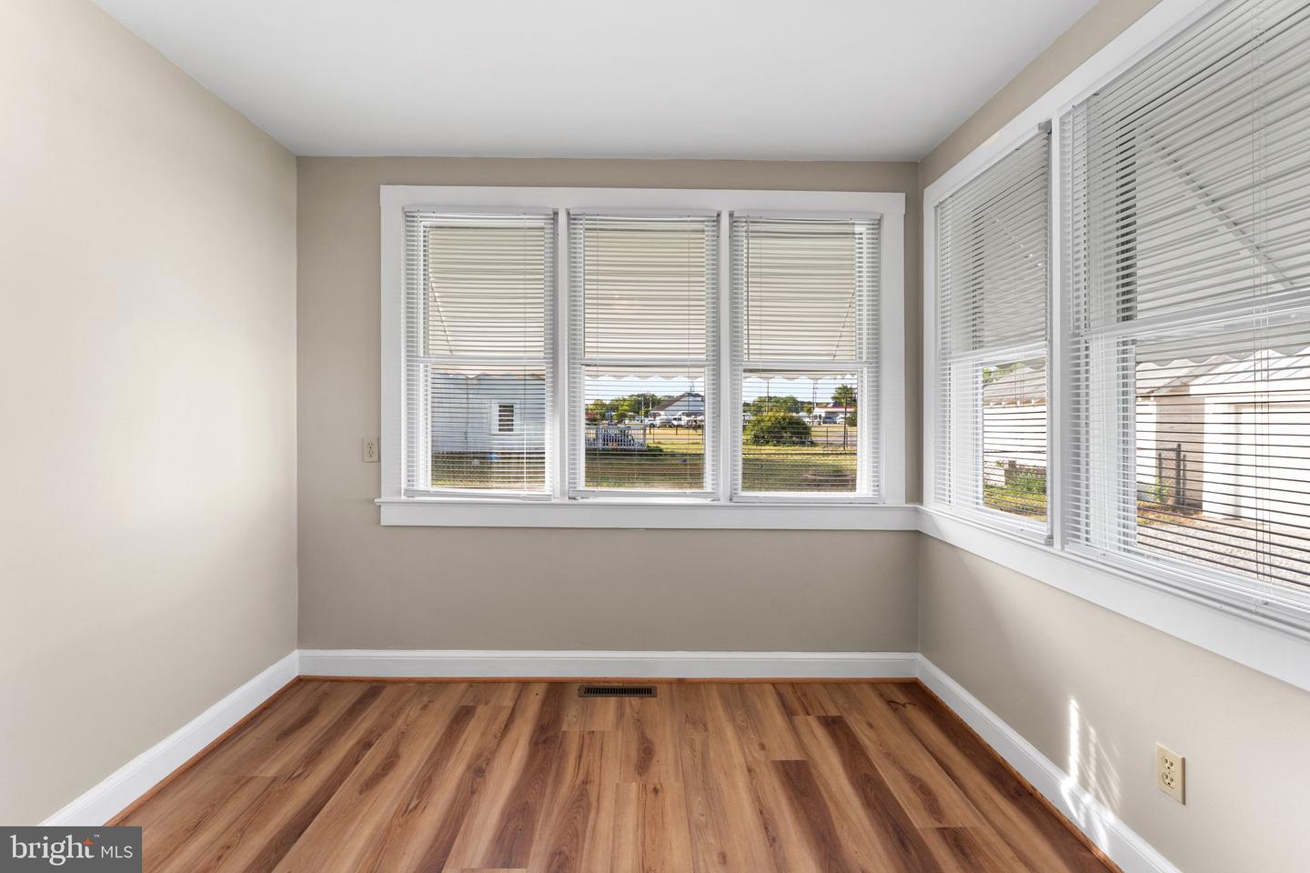 819 ESSEX ST, TAPPAHANNOCK, Virginia 22560, 4 Bedrooms Bedrooms, 7 Rooms Rooms,2 BathroomsBathrooms,Residential,For sale,819 ESSEX ST,VAES2000874 MLS # VAES2000874
