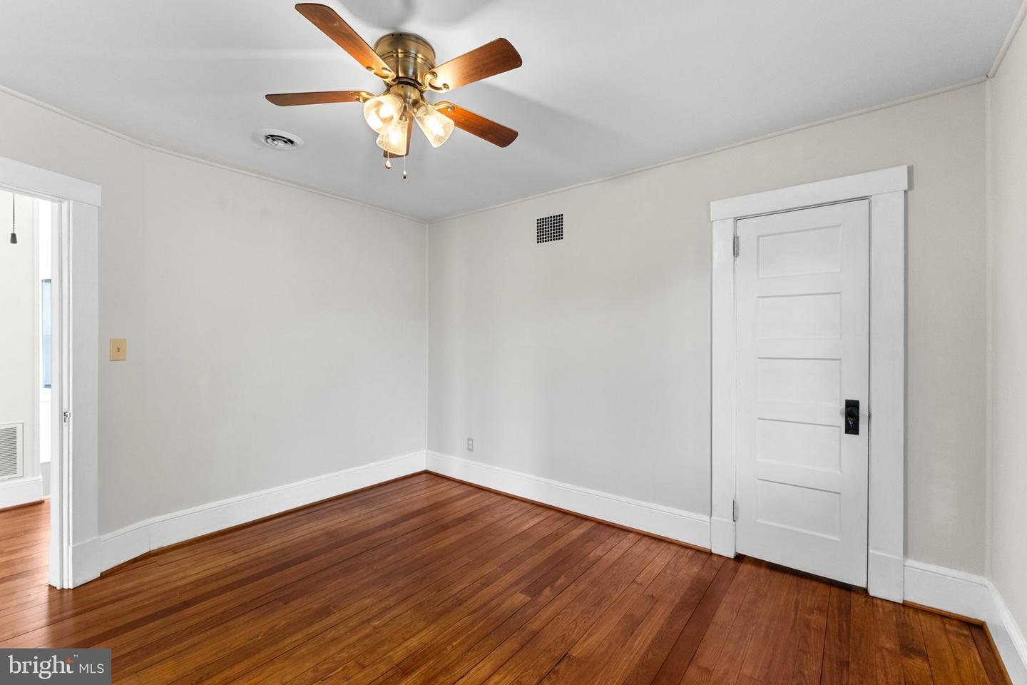 819 ESSEX ST, TAPPAHANNOCK, Virginia 22560, 4 Bedrooms Bedrooms, 7 Rooms Rooms,2 BathroomsBathrooms,Residential,For sale,819 ESSEX ST,VAES2000874 MLS # VAES2000874