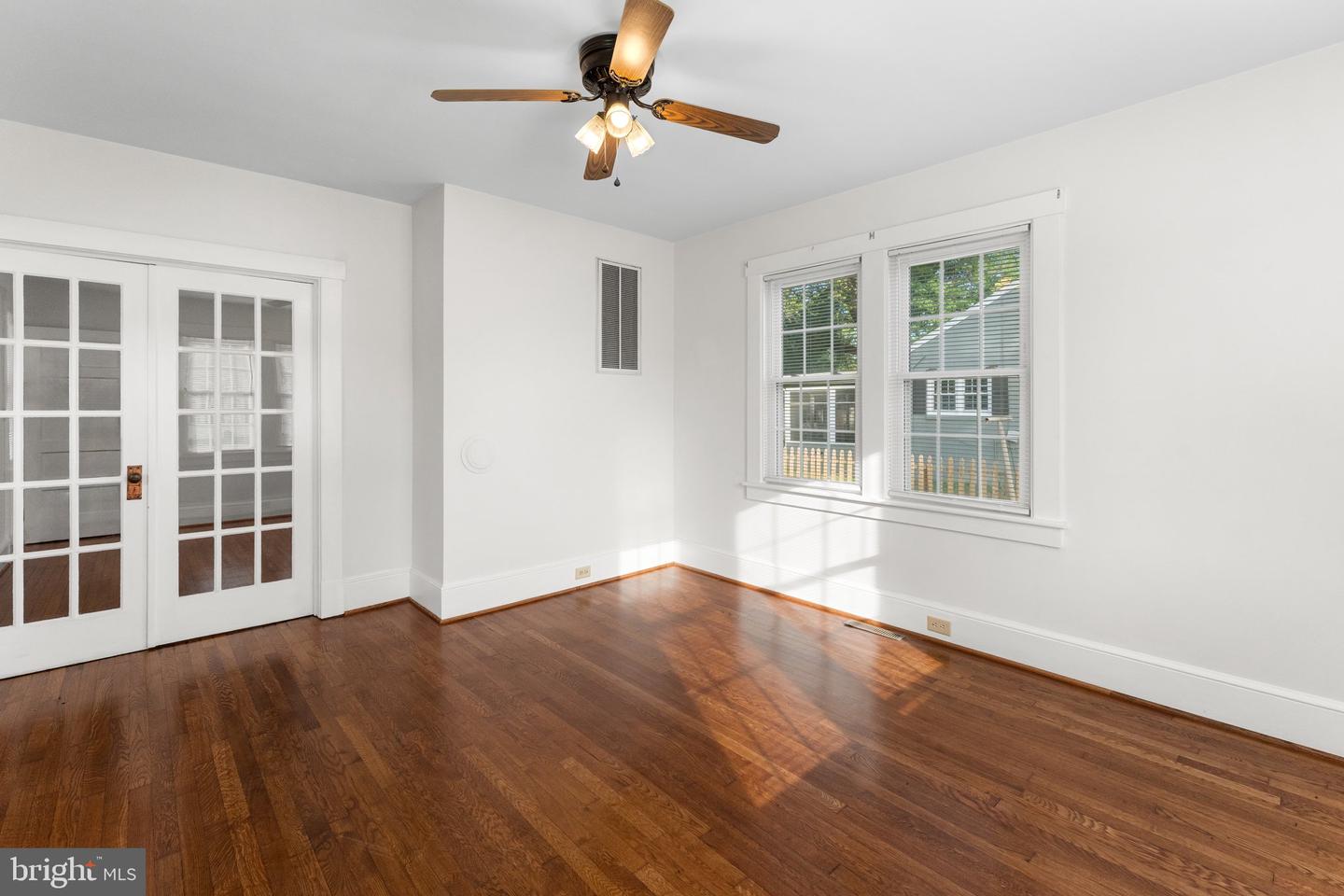 819 ESSEX ST, TAPPAHANNOCK, Virginia 22560, 4 Bedrooms Bedrooms, 7 Rooms Rooms,2 BathroomsBathrooms,Residential,For sale,819 ESSEX ST,VAES2000874 MLS # VAES2000874