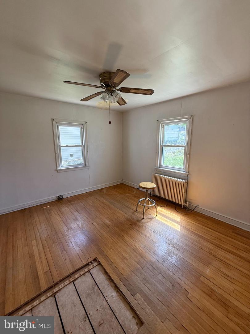 1127 45TH PL SE, WASHINGTON, District Of Columbia 20019, 5 Bedrooms Bedrooms, ,1 BathroomBathrooms,Residential,For sale,1127 45TH PL SE,DCDC2199262 MLS # DCDC2199262
