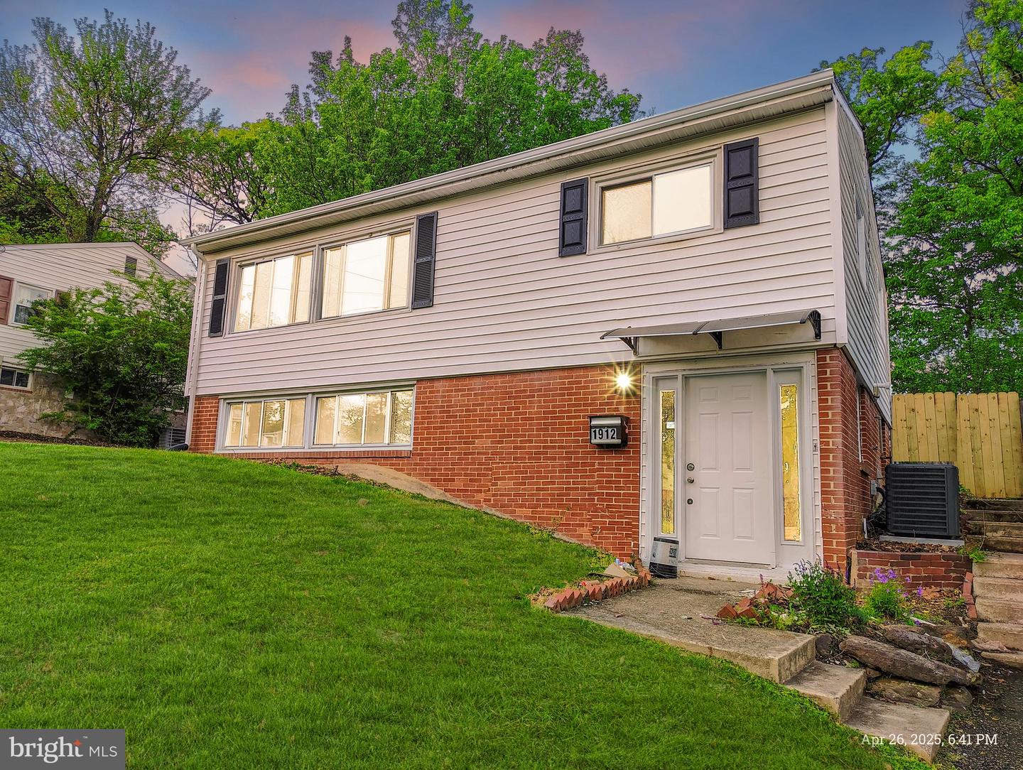 1912 RICHMOND AVE, WOODBRIDGE, Virginia 22191, 5 Bedrooms Bedrooms, ,2 BathroomsBathrooms,Residential,For sale,1912 RICHMOND AVE,VAPW2094040 MLS # VAPW2094040