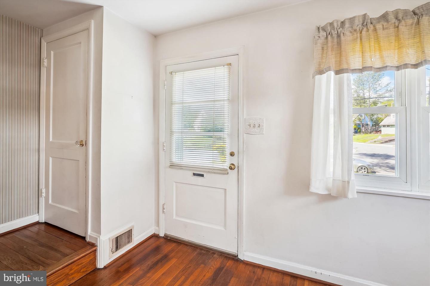 2001 ROLLINS DR, ALEXANDRIA, Virginia 22307, 3 Bedrooms Bedrooms, ,1 BathroomBathrooms,Residential,For sale,2001 ROLLINS DR,VAFX2238774 MLS # VAFX2238774