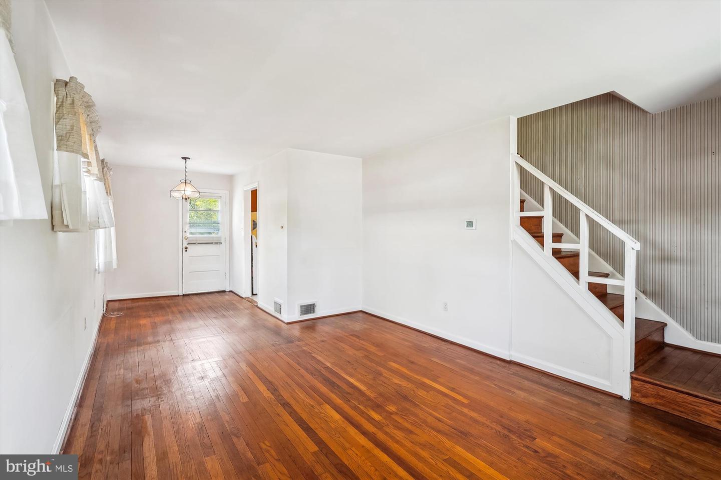2001 ROLLINS DR, ALEXANDRIA, Virginia 22307, 3 Bedrooms Bedrooms, ,1 BathroomBathrooms,Residential,For sale,2001 ROLLINS DR,VAFX2238774 MLS # VAFX2238774