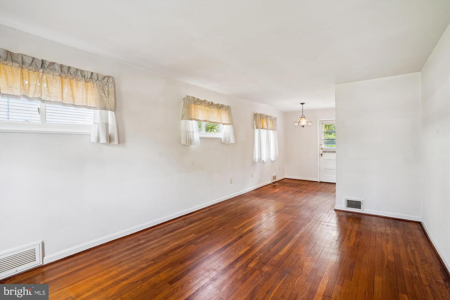 2001 ROLLINS DR, ALEXANDRIA, Virginia 22307, 3 Bedrooms Bedrooms, ,1 BathroomBathrooms,Residential,For sale,2001 ROLLINS DR,VAFX2238774 MLS # VAFX2238774
