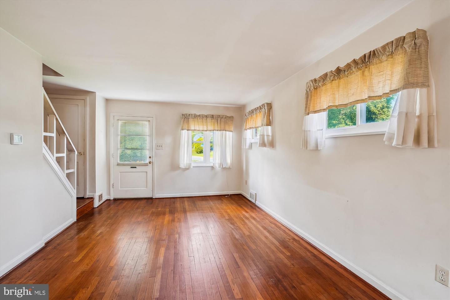 2001 ROLLINS DR, ALEXANDRIA, Virginia 22307, 3 Bedrooms Bedrooms, ,1 BathroomBathrooms,Residential,For sale,2001 ROLLINS DR,VAFX2238774 MLS # VAFX2238774