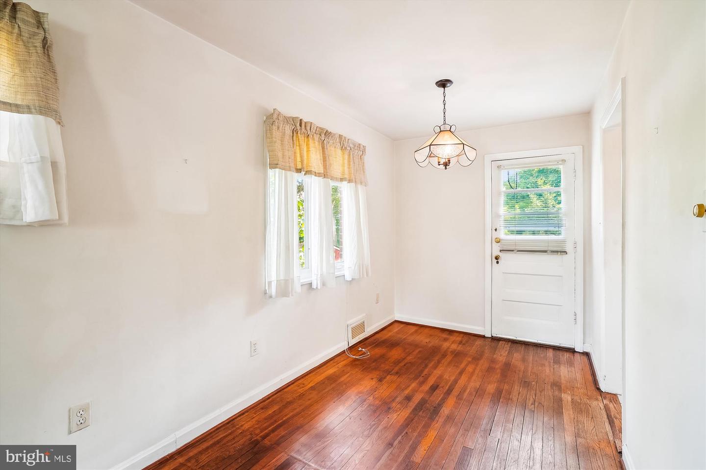 2001 ROLLINS DR, ALEXANDRIA, Virginia 22307, 3 Bedrooms Bedrooms, ,1 BathroomBathrooms,Residential,For sale,2001 ROLLINS DR,VAFX2238774 MLS # VAFX2238774