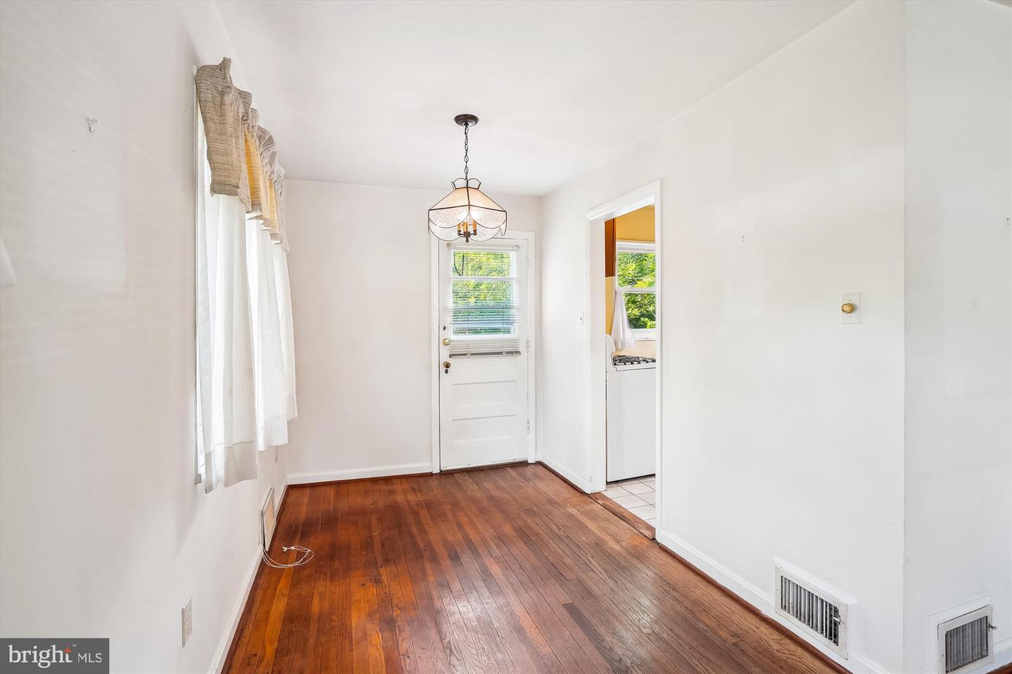 2001 ROLLINS DR, ALEXANDRIA, Virginia 22307, 3 Bedrooms Bedrooms, ,1 BathroomBathrooms,Residential,For sale,2001 ROLLINS DR,VAFX2238774 MLS # VAFX2238774