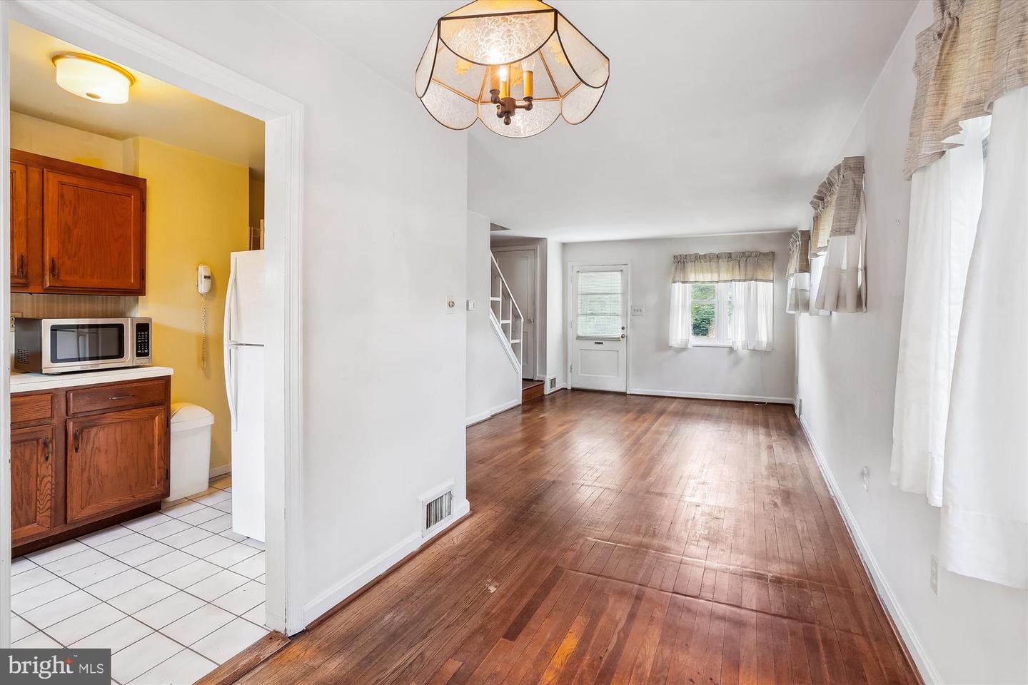 2001 ROLLINS DR, ALEXANDRIA, Virginia 22307, 3 Bedrooms Bedrooms, ,1 BathroomBathrooms,Residential,For sale,2001 ROLLINS DR,VAFX2238774 MLS # VAFX2238774