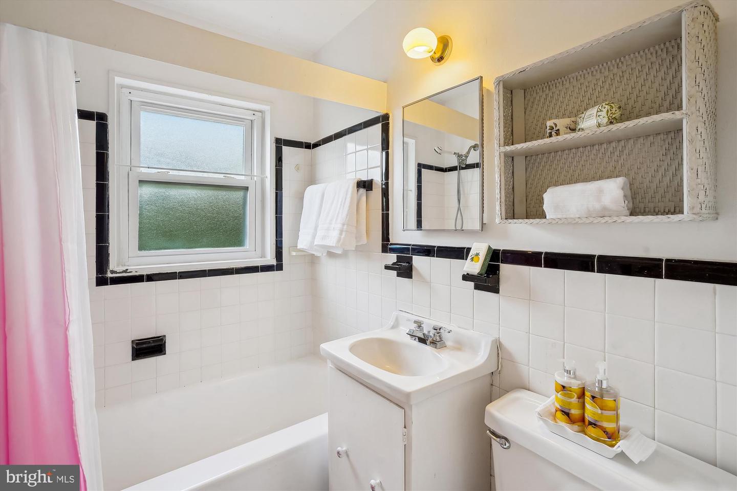 2001 ROLLINS DR, ALEXANDRIA, Virginia 22307, 3 Bedrooms Bedrooms, ,1 BathroomBathrooms,Residential,For sale,2001 ROLLINS DR,VAFX2238774 MLS # VAFX2238774