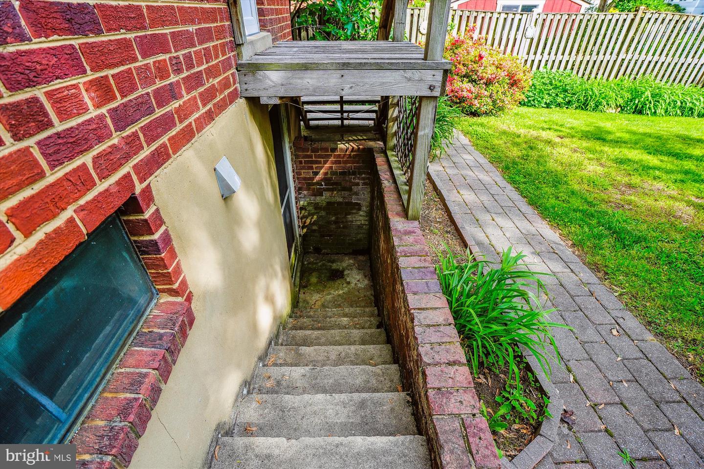 2001 ROLLINS DR, ALEXANDRIA, Virginia 22307, 3 Bedrooms Bedrooms, ,1 BathroomBathrooms,Residential,For sale,2001 ROLLINS DR,VAFX2238774 MLS # VAFX2238774