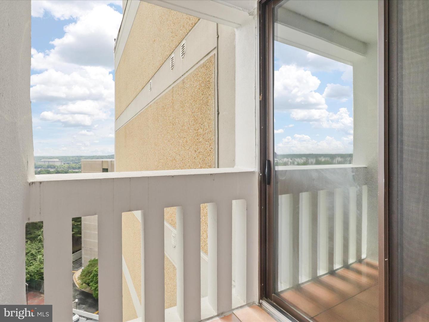 6101 EDSALL RD #1705, ALEXANDRIA, Virginia 22304, 2 Bedrooms Bedrooms, ,2 BathroomsBathrooms,Residential,For sale,6101 EDSALL RD #1705,VAAX2045006 MLS # VAAX2045006