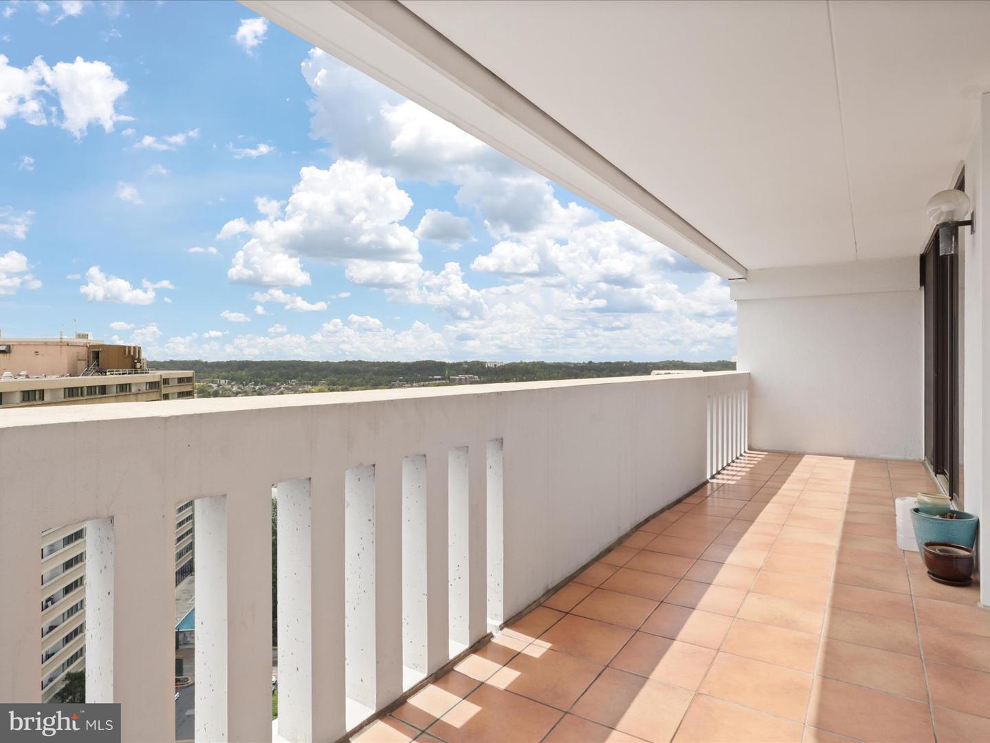 6101 EDSALL RD #1705, ALEXANDRIA, Virginia 22304, 2 Bedrooms Bedrooms, ,2 BathroomsBathrooms,Residential,For sale,6101 EDSALL RD #1705,VAAX2045006 MLS # VAAX2045006