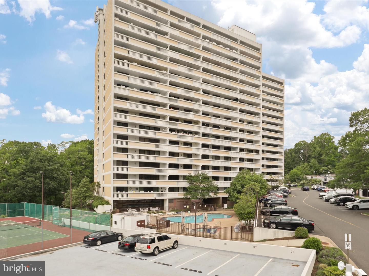 6101 EDSALL RD #1705, ALEXANDRIA, Virginia 22304, 2 Bedrooms Bedrooms, ,2 BathroomsBathrooms,Residential,For sale,6101 EDSALL RD #1705,VAAX2045006 MLS # VAAX2045006