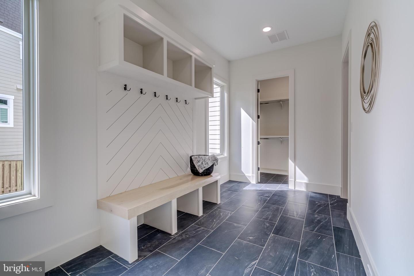 506 KINGSLEY RD, VIENNA, Virginia 22180, 6 Bedrooms Bedrooms, ,6 BathroomsBathrooms,Residential,For sale,506 KINGSLEY RD,VAFX2239030 MLS # VAFX2239030