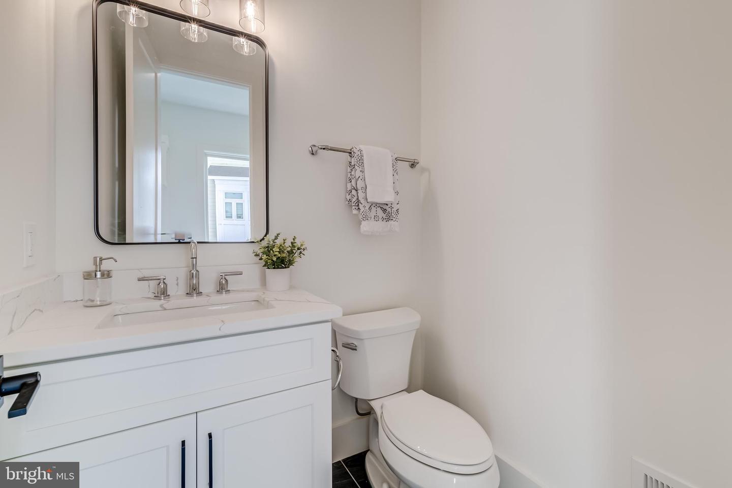506 KINGSLEY RD, VIENNA, Virginia 22180, 6 Bedrooms Bedrooms, ,6 BathroomsBathrooms,Residential,For sale,506 KINGSLEY RD,VAFX2239030 MLS # VAFX2239030