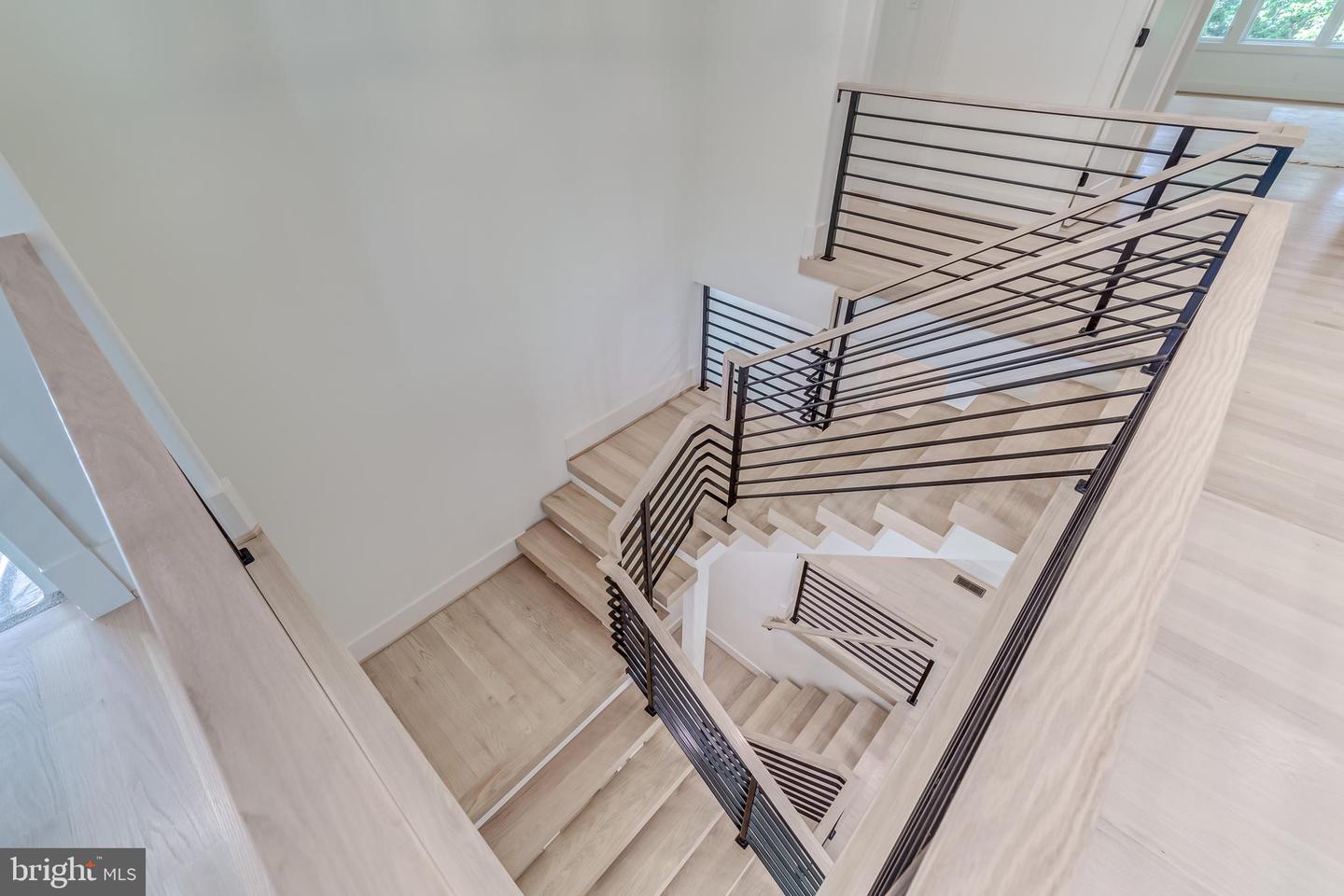 506 KINGSLEY RD, VIENNA, Virginia 22180, 6 Bedrooms Bedrooms, ,6 BathroomsBathrooms,Residential,For sale,506 KINGSLEY RD,VAFX2239030 MLS # VAFX2239030