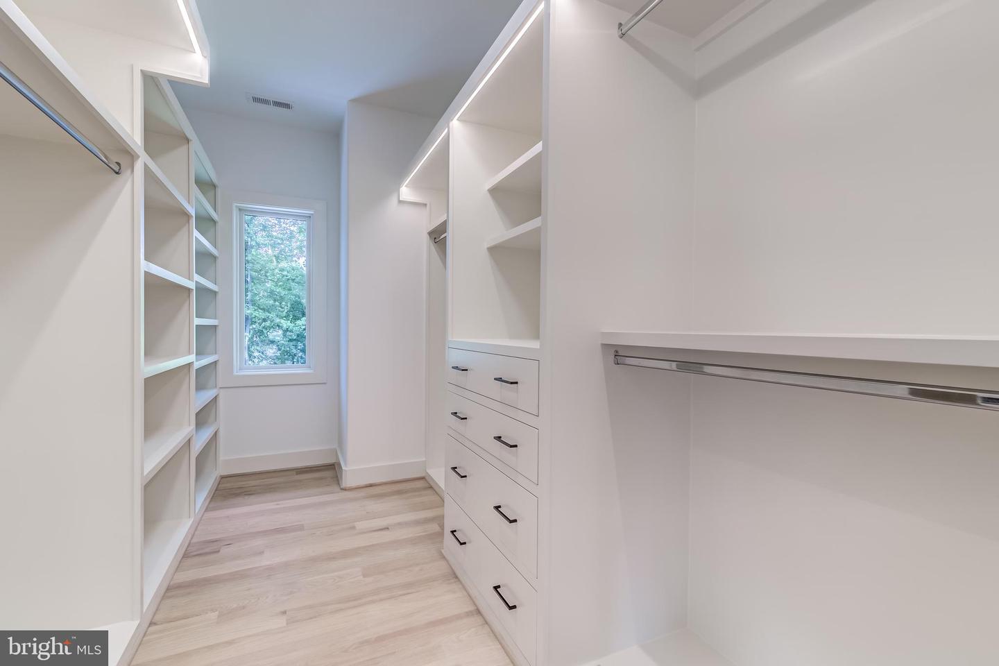 506 KINGSLEY RD, VIENNA, Virginia 22180, 6 Bedrooms Bedrooms, ,6 BathroomsBathrooms,Residential,For sale,506 KINGSLEY RD,VAFX2239030 MLS # VAFX2239030