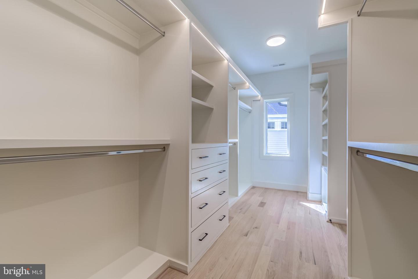 506 KINGSLEY RD, VIENNA, Virginia 22180, 6 Bedrooms Bedrooms, ,6 BathroomsBathrooms,Residential,For sale,506 KINGSLEY RD,VAFX2239030 MLS # VAFX2239030