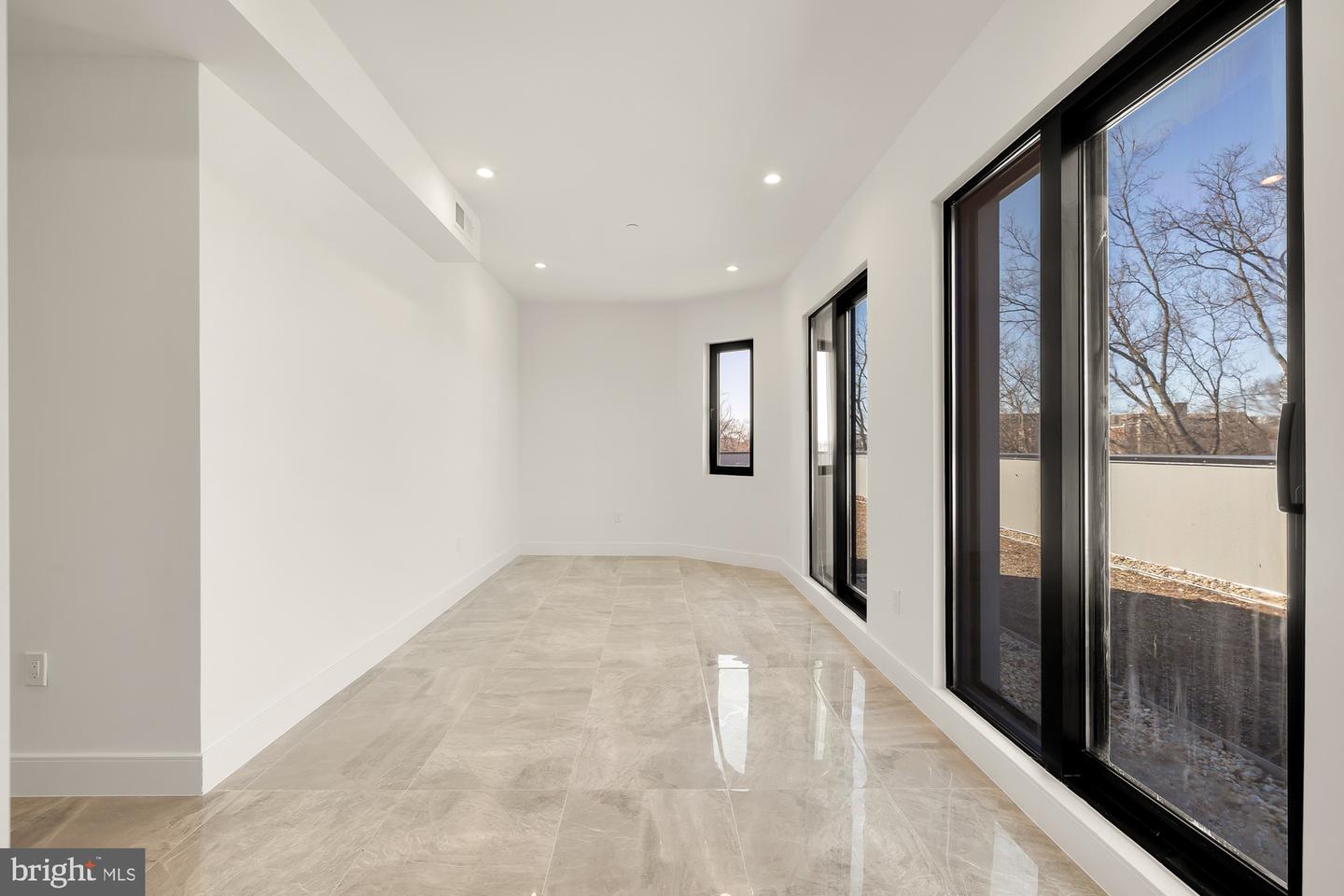 1001 RHODE ISLAND AVE NE #101, WASHINGTON, District Of Columbia 20018, 2 Bedrooms Bedrooms, ,2 BathroomsBathrooms,Residential,For sale,1001 RHODE ISLAND AVE NE #101,DCDC2199328 MLS # DCDC2199328