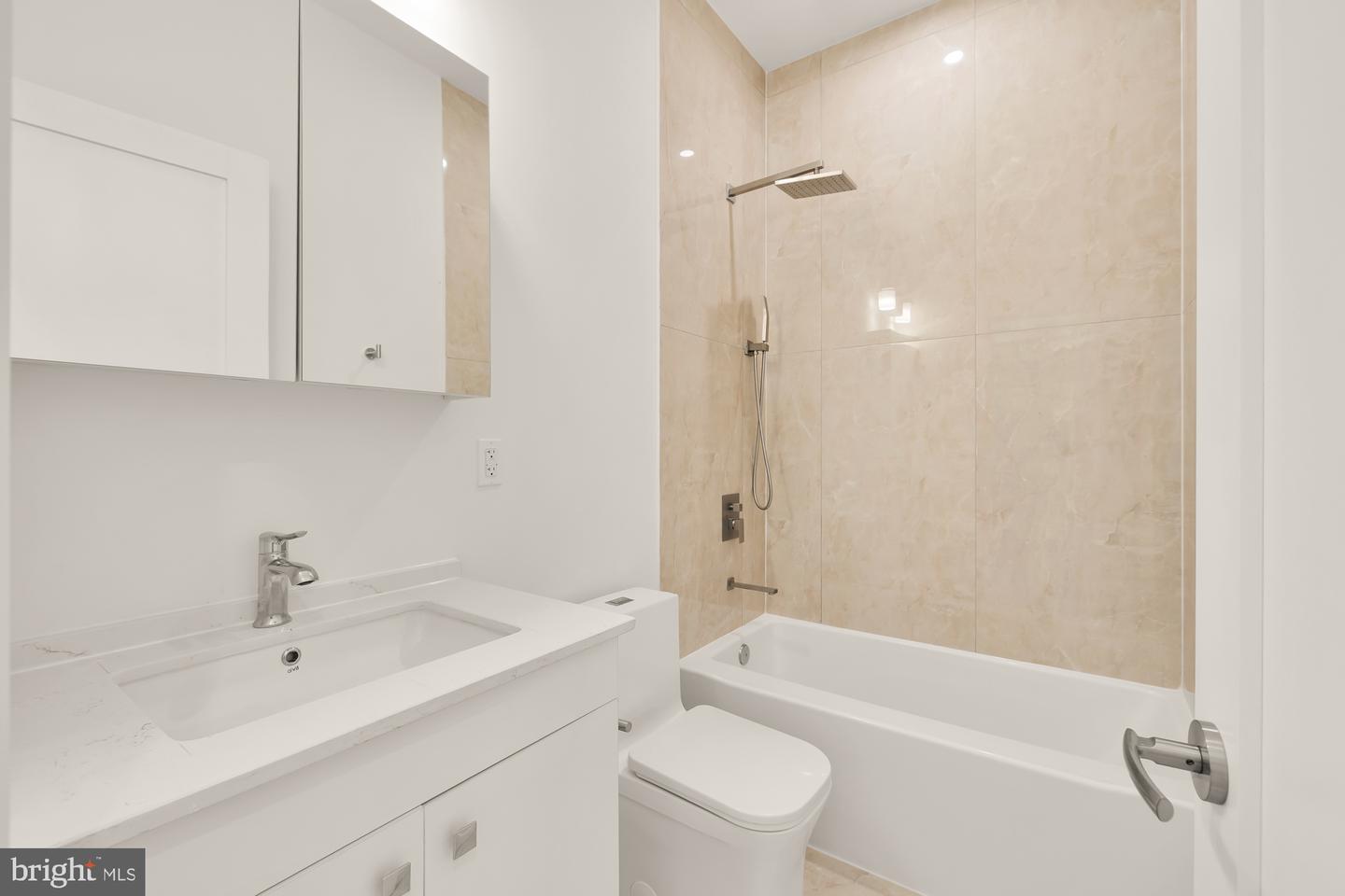 1001 RHODE ISLAND AVE NE #201, WASHINGTON, District Of Columbia 20018, 2 Bedrooms Bedrooms, ,2 BathroomsBathrooms,Residential,For sale,1001 RHODE ISLAND AVE NE #201,DCDC2199330 MLS # DCDC2199330